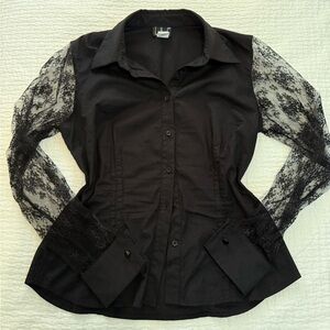Vintage black lace long sleeve blouse with button up detail 🖤